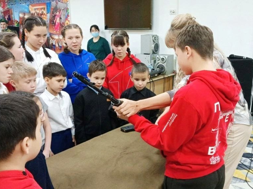 Студенты Сретенского педколледжа организовали для подростков центра имени С.Г. Киргизова патриотическую встречу 